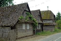 HÃ¤userfront im Lonsko Polje