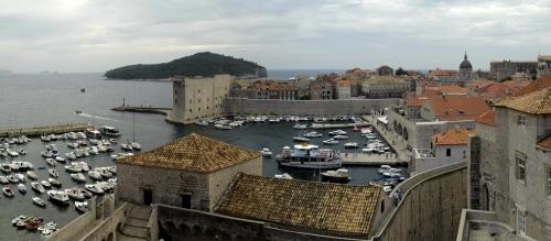Insel Lokrum vor dem alten Stadthafen von Dubrovnik