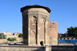 Maragheh: Grabtürme