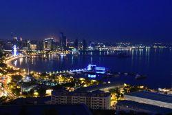 Baku: bei Nacht